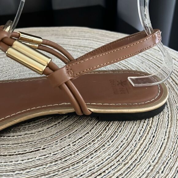 Montego Bay Club Tan Sandals with Gold Accents Size 9 - Picture 4 of 12